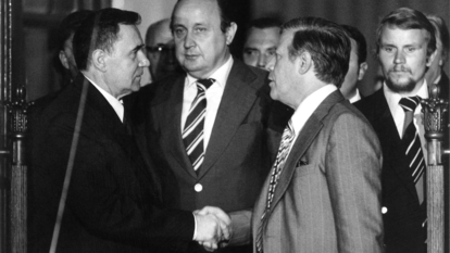 KSZE-Konferenz in Helsinki: Der sowjetische Außenminister Andrei Gromyko empfängt Bundeskanzler Helmut Schmidt und Hans-Dietrich Genscher zu einem Gespräch, 30. Juli 1975