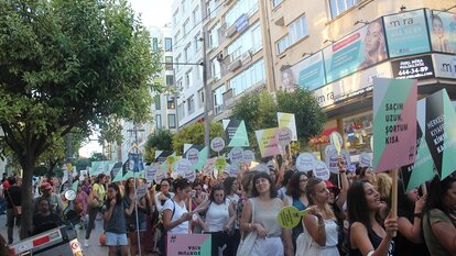 Women protesters Turkey