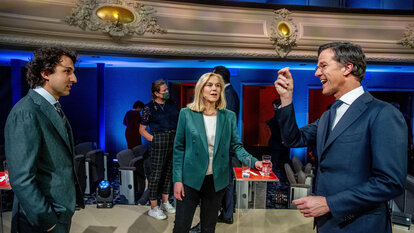 Die Spitzenkandidaten der verschiedenen Parteien bei einer Debatte im niederländischen Fernsehen