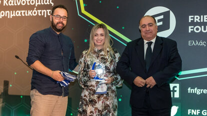 Η κα Άννα Χλιούρα και ο κος Παντελής Ζάρκος της Elektronio με τον κο Λουφάκη από την Αλεξάνδρεια Ζώνη Καινοτομίας