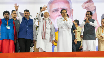 Prime Minister, Narendra Modi with Deputy CM Devendra Fadanvis and Uddhav Thackery, Shiv Sena leader 