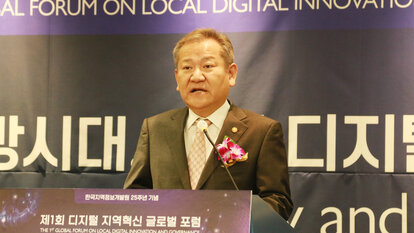 Minister Sangmin Lee giving speech