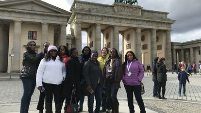 Die Delegation vor dem Brandenburger Tor