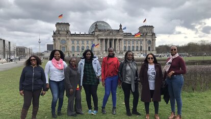 Vor dem Bundestag 