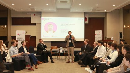 Frederic Spohr, Head of FNF Korea is giving a opening speech.