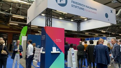 Infostand-Friedrich-Naumann-Stiftung-Bundesparteitag-2024
