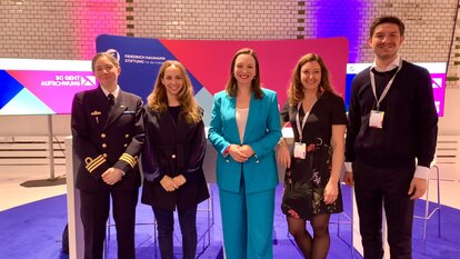 Maren Jasper-Winter, Mitglied im Vorstand der FNF, mit Johanna Hard af Segerstad, Sarah Cohen Fantl, Zoé von Finch und Nils Gründer MdB.