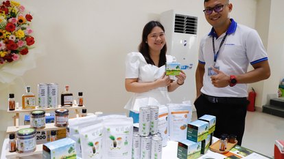 Dr. Cao Minh Tuấn, School of Economics, Can Tho University and Ms. Chau Ngọc Dịu, Co-founder of Palmania JSC.