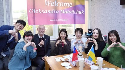 Ms. Matviichuk (right 2) met Legislators Ngalim Tiunn (right 1) Yun Fan(right 3) and Chu-ying Lin (right 4).