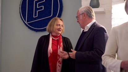 Leutheusser-Schnarrenberger im Gespräch mit Heuss.