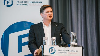 Florian Toncar bei der Sicherheitskonferenz