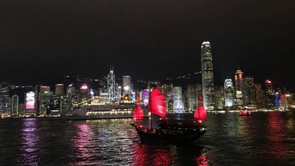 Die Skyline von Hongkong bei Nacht