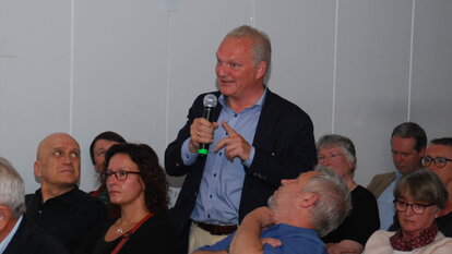 Ein Gast im Publikum.