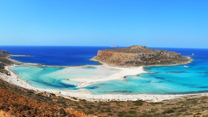 Die Lagune Balos im Nordwesten Kretas gehört zu den meistbesuchten Traumstränden Griechenlands.