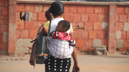 Ghana, Frau, Baby, Tragen, Frauenrechte, Empowerment, Accra