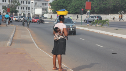 Ghana, Frau, Baby, Tragen, Frauenrechte, Empowerment, Street Vendor