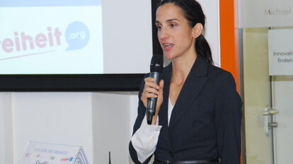 Anika Steffan (Steinbeis-SMI) bei der Begrüßung. 