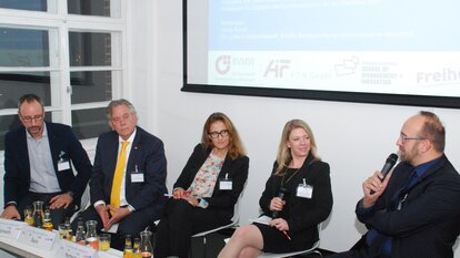 Paneldiskussion mit Moderatorin Diana Scholl (BVMW e.V.)