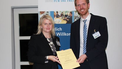 WEK-Preisträger Manuel Limbach mit der Laudatorin Prof. Dr. Elke Seefried