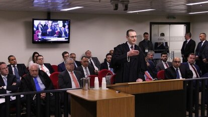 Rechtsanwalt Luiz Inácio Lula da Silvas bei seiner Verteidigung