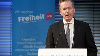 "Wir brauchen Mut, für unsere Überzeugungen einzustehen", unterstrich Dirk Förterer, Direktor Politik, Regulierung und Zukunftsthemen Allianz Deutschland AG, die besondere Bedeutung der Rede zur Freiheit 2018 in seinem Grußwort.