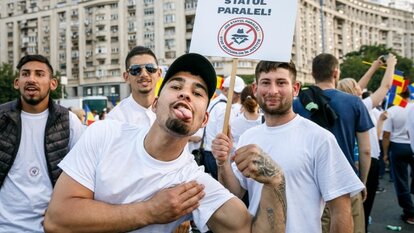 Muskeln gegen den "Parallelstaat"