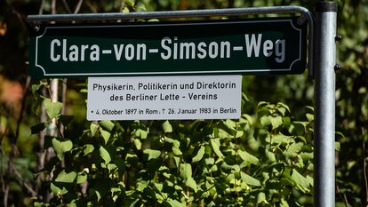Clara-von-Simson-Weg"
