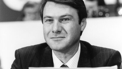 Wolfgang Gerhardt auf einem Parteitagspodium in dern 1970ern.