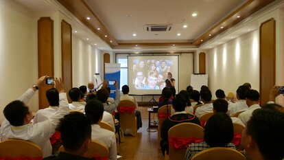 Treffen zwischen den Julis und defn jungen Mitgliedern der SNLD und der People Party in Mandalay
