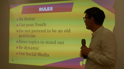 Moritz Körner bei seiner Präsentation in Mandalay.