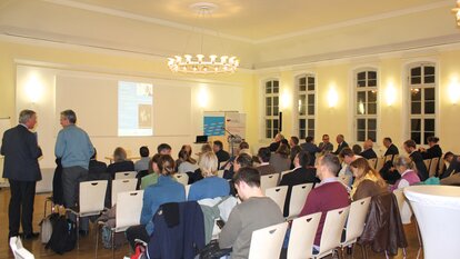 Das Publikum beim Abendvortrag