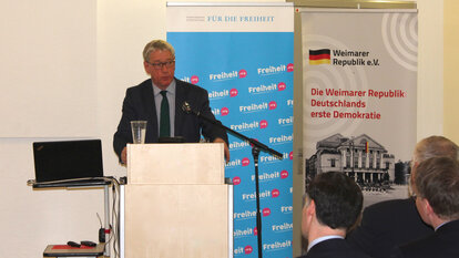 Eckart Conze hielt den Vortrag am Abend.
