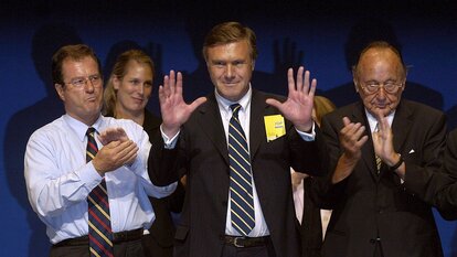 Klaus Kinkel, Wolfgang Gerhardt und Hans-Dietrich Genscher am Sonntag, 11.09.2005 auf dem Sonderparteitag der Liberalen in Berlin 