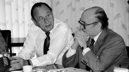 Hans Dietrich Genscher und Otto Graf Lambsdorff am 19. Oktober 1996 in Bonn. 