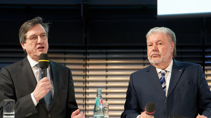 Prof. Dr. Karl-Heinz Paqué, Vorstandsvorsitzender der Friedrich-Naumann-Stiftung und Kurt Beck, Ministerpräsident a. D., Vorsitzender der Friedrich-Ebert-Stiftung
