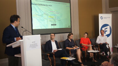 Die Podiumsdiskussion in der Schweizer Botschaft