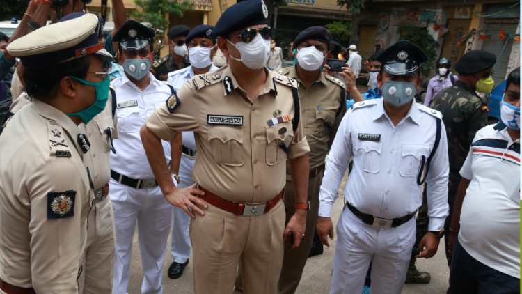 Kolkata police Commissioner Anuj Sharma IPS visit the containment zone at the north Kolkata Telengabagan area after state government full Lockdown all containment zone in West Bengal