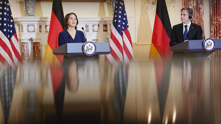Außenministerin Annalena Baerbock (Bündnis 90/Die Grünen) gibt zusammen mit US-Außenminister Antony Blinken eine Pressekonferenz.