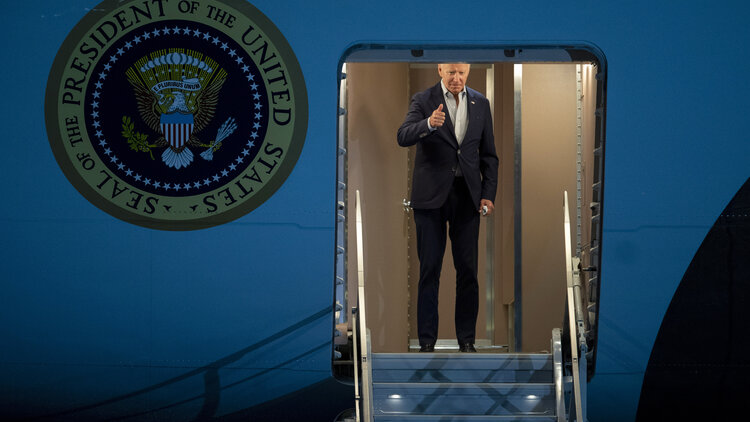 Präsident Joe Biden besteigt die Air Force One für eine Reise nach Israel und Saudi-Arabien