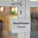 Besitzer und Mitarbeiter von Cafés, Restaurants, Geschäften und vielen Dienstleistungsbetrieben stehen vor der Frage, wie es in den nächsten Tagen weitergehen soll. 