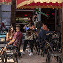 Der Bund will weitere Hilfen für die gebeutelte Wirtschaft beschließen. Für die Gastronomie soll die Mehrwertsteuer gesenkt werden. Auch Familien könnten mehr Unterstützung bekommen.