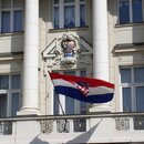 Kroatische Flagge am Parlament in Zagreb