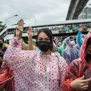 Junge Menschen protestieren in Bangkok