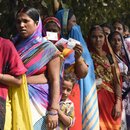 Wähler stehen an, um ihre Stimme abzugeben