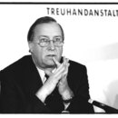 Detlev Karsten Rohwedder auf einer Pressekonferenz der Treuhandanstalt
