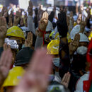 Anti-Putsch Demonstranten auf den Straßen von Yangon