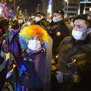Eine Demonstrantin wird Anfang März von der Polizei in Istanbul daran gehindert, an Protesten gegen den Austritt aus der Istanbul-Konvention teilzunehmen