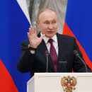 Russlands Präsident Wladimir Putin spricht auf einer Pressekonferenz.