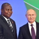 Faustin Archange Touadera (L), Präsident der Zentralafrikanischen Republik, und der russische Präsident Wladimir Putin