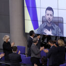 Der ukrainische Präsident Wolodymyr Selenskyj spricht per Live-Schaltung aus Kiew in der 20. Sitzung des Deutschen Bundestages im Reichstagsgebäude. Berlin, 17.03.2022